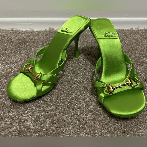 NWOT Bradshaw Buckle Heels - Picture 6 of 11